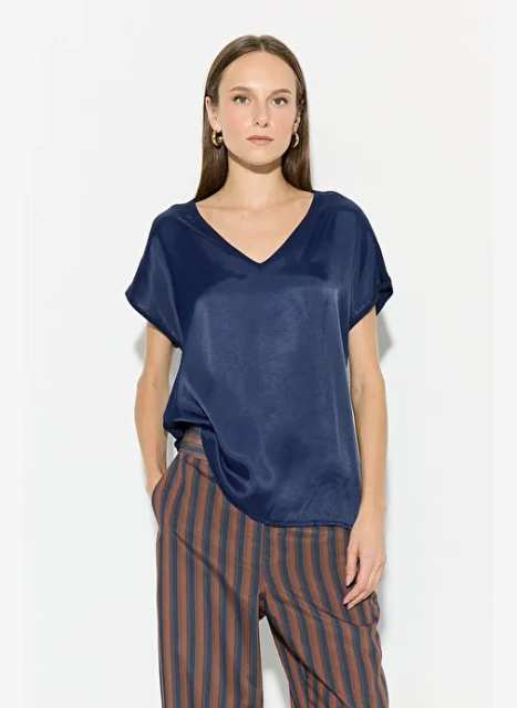 Gusto V Yaka Onu Saten Tshirt Lacivert