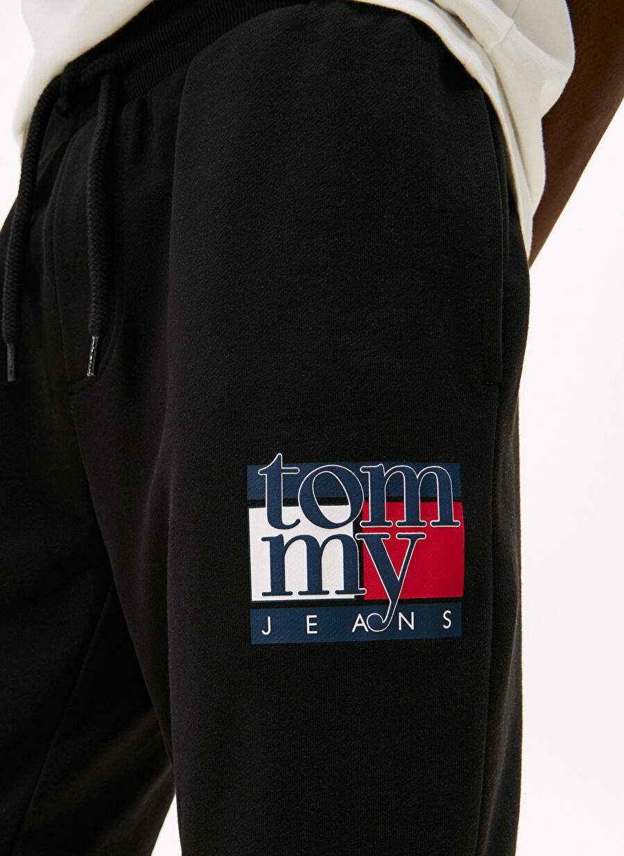 تومي جينز الرجال السود Sweatpant Dm0dm22094bds Tjm سليم Rwb العلم سوي — صورة المنتج 11 من 20