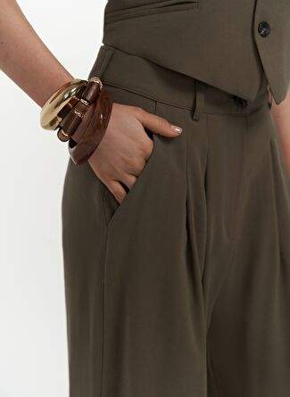 Pailey Low-cut Khaki Vest Pants Set — Product image 34 of 40