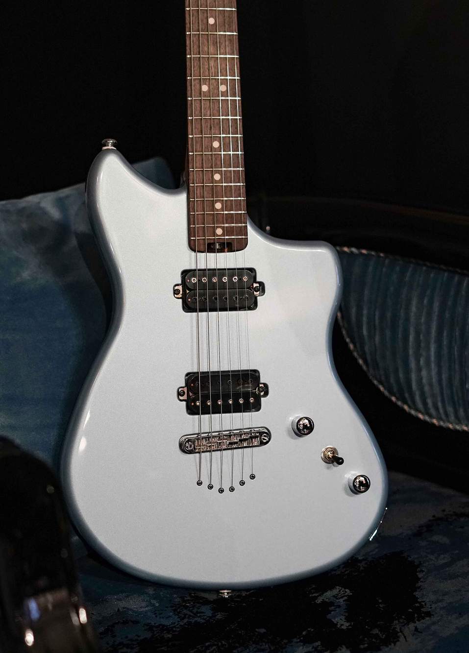 Shira Vontura Ice Blue Metallic Elektro Gitar — صورة المنتج 5 من 7