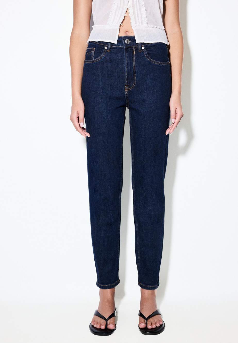 D10 Slim fit mom jeans — صورة المنتج 3 من 45