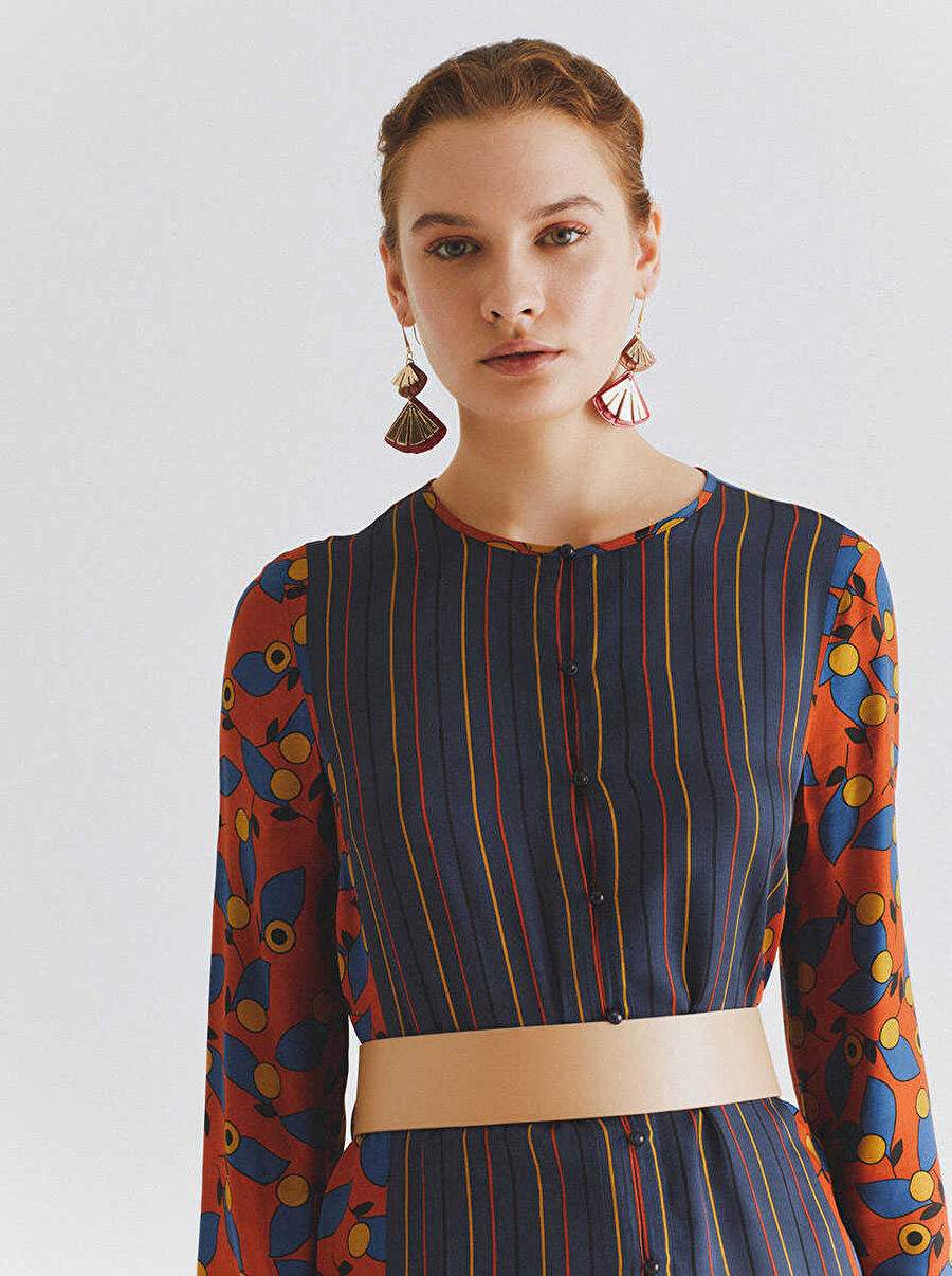 Slit Patterned Tunic Standard Color K2013308_089 — Product image 4 of 4