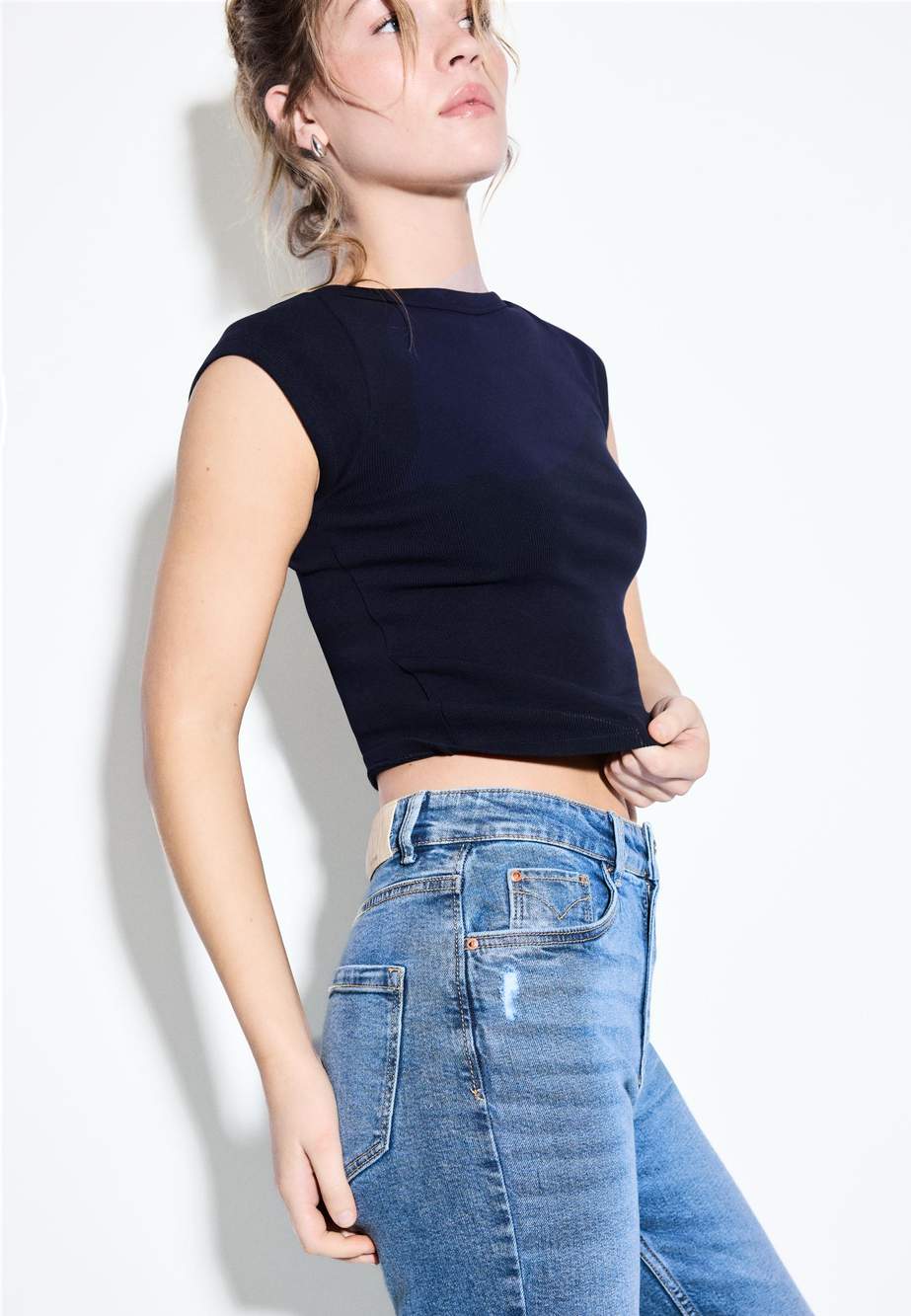 D10 Slim fit mom jeans — صورة المنتج 8 من 45