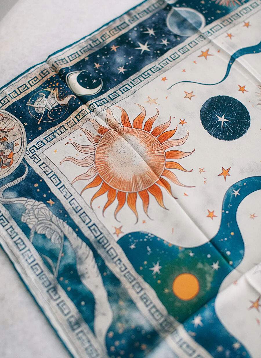 Pure Paris Multicolor Woman Fular Celestial Myths — صورة المنتج 3 من 4
