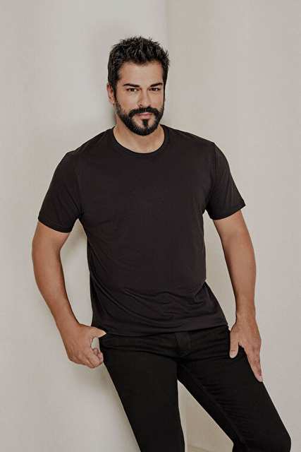 Erkek Siyah Slim Fit Dar Kesim Bisiklet Yaka Ksa Kollu Tisort