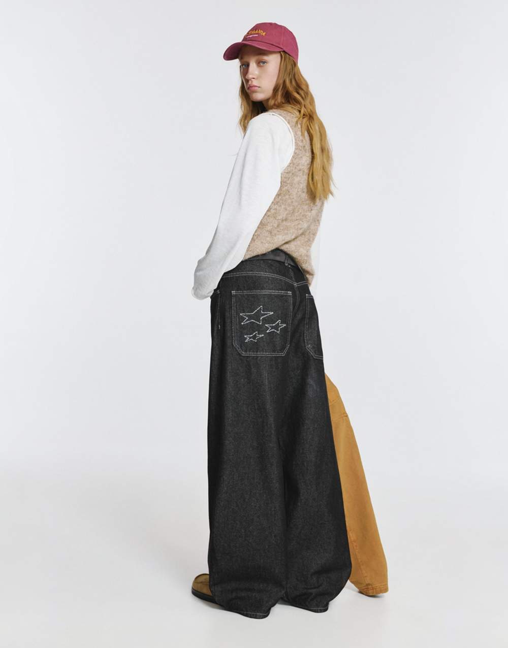 Barrel jeans with stars — Product image 26 of 32