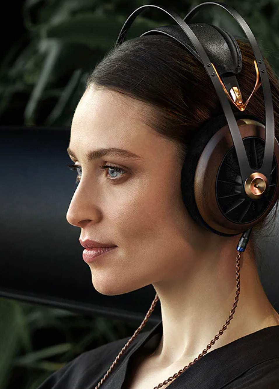 109 Pro Walnut Black Kulak Üstü Kulaklık — صورة المنتج 4 من 4