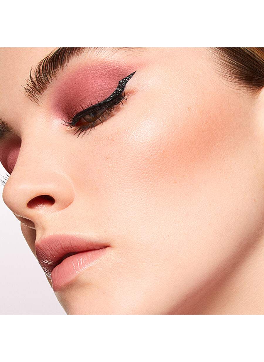 Idle Tint Multidirectional Liquid Eyeshadow & Blur 06 — صورة المنتج 4 من 6