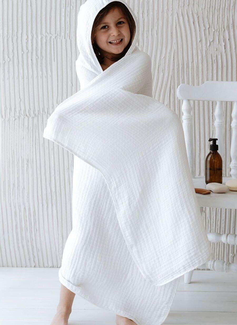 4 Floor Muslin Poncho - Letter Series - Lion - Letter — صورة المنتج 3 من 5