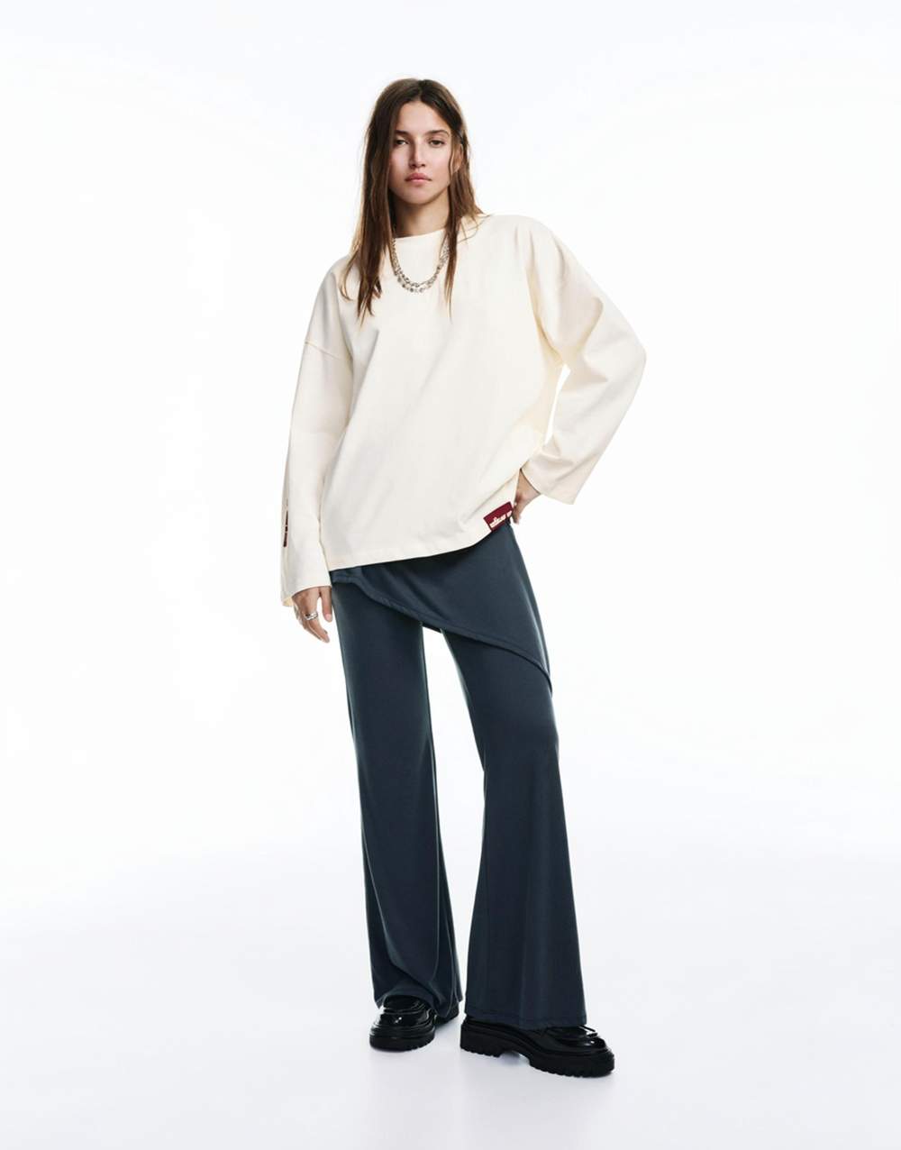 White graphic T-shirt — صورة المنتج 11 من 14