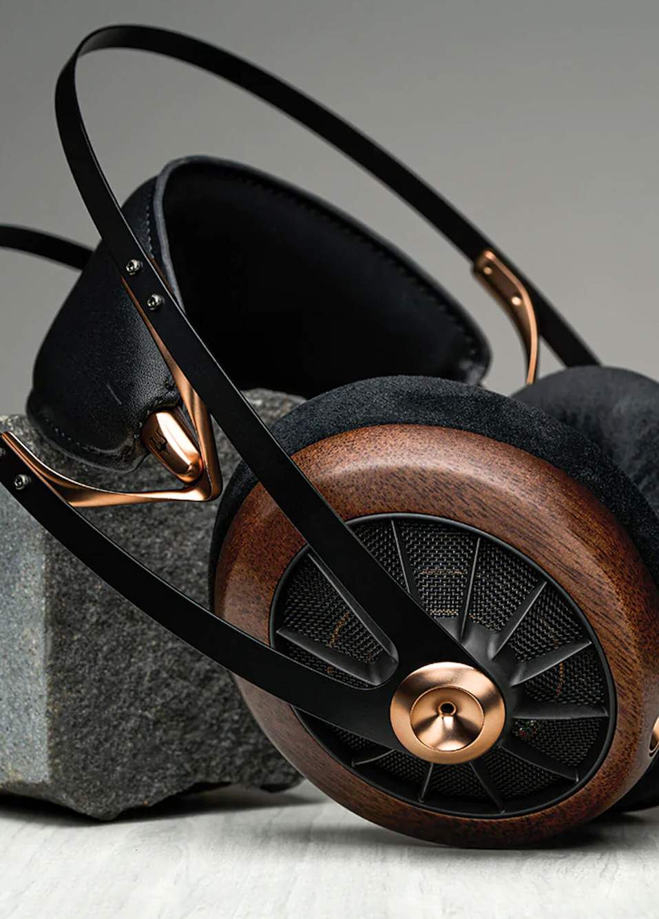 109 Pro Walnut Black Kulak Üstü Kulaklık — صورة المنتج 3 من 4
