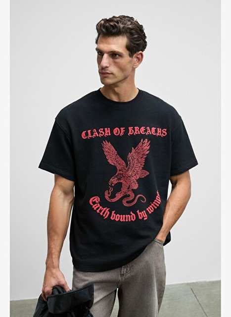 GUSI Erkek Önü Kabaran Baskılı %100 Organik Pamuk Oversize Fit Bisiklet Yaka Siyah T-Shirt