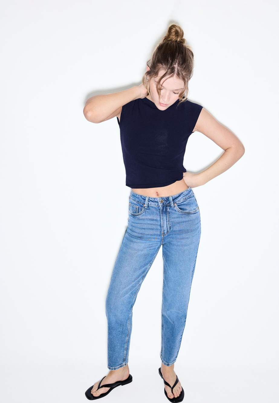 D10 Slim fit mom jeans — صورة المنتج 11 من 45
