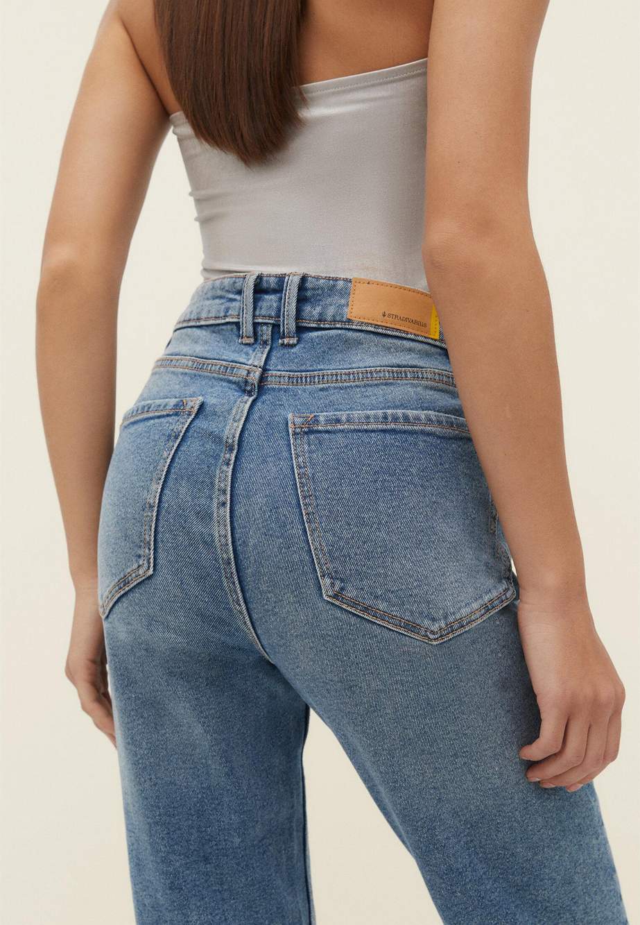 D10 Slim fit mom jeans — صورة المنتج 18 من 45