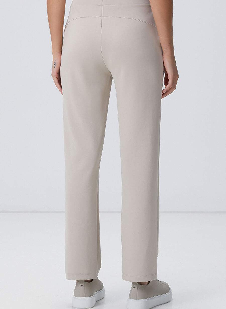 شبكة بنطلونات رياضية نسائية بيضاء عادية 1094241 — صورة المنتج 4 من 5