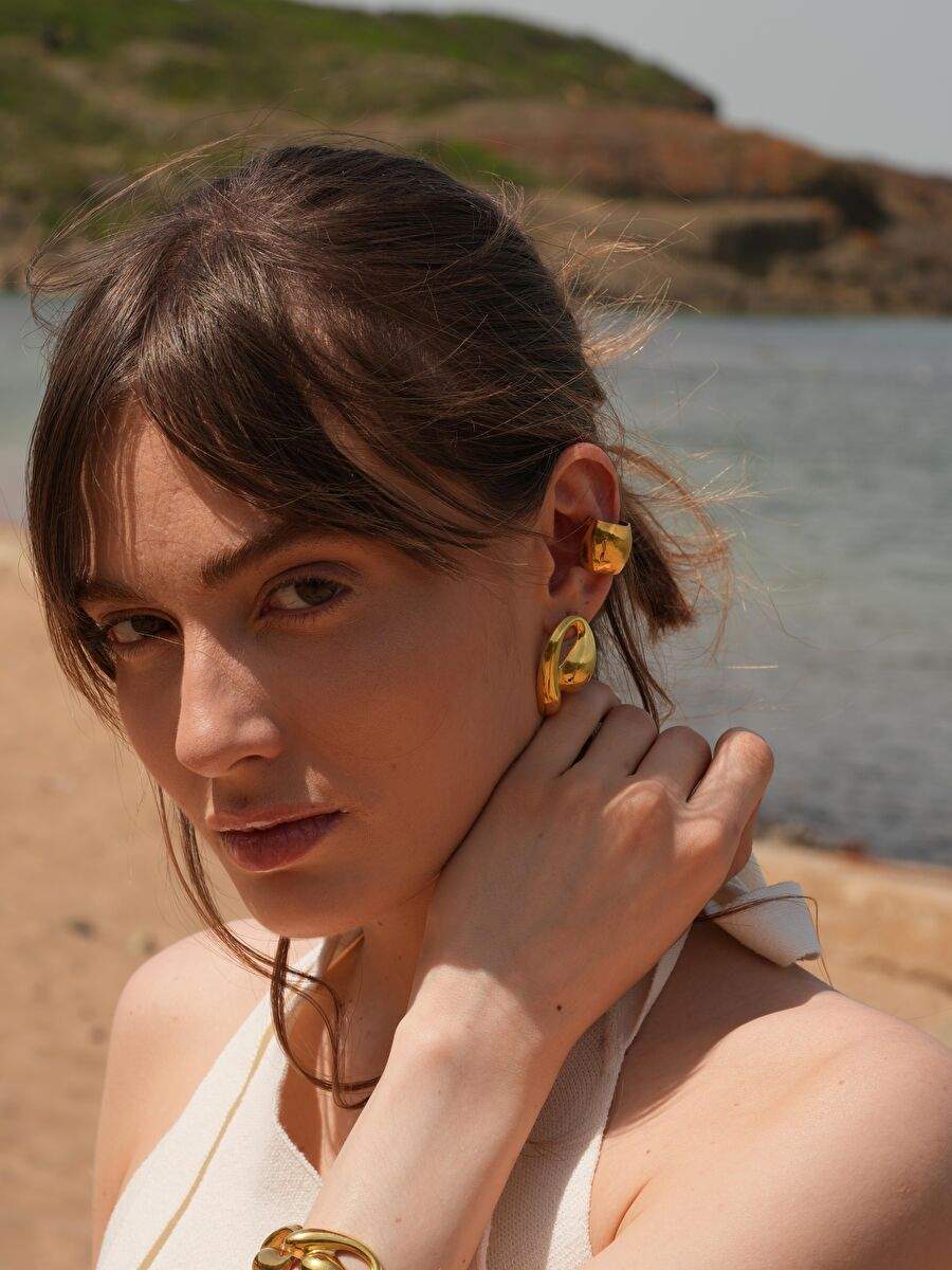 Jeni Big Cough Earring Gold — Product image 3 of 4