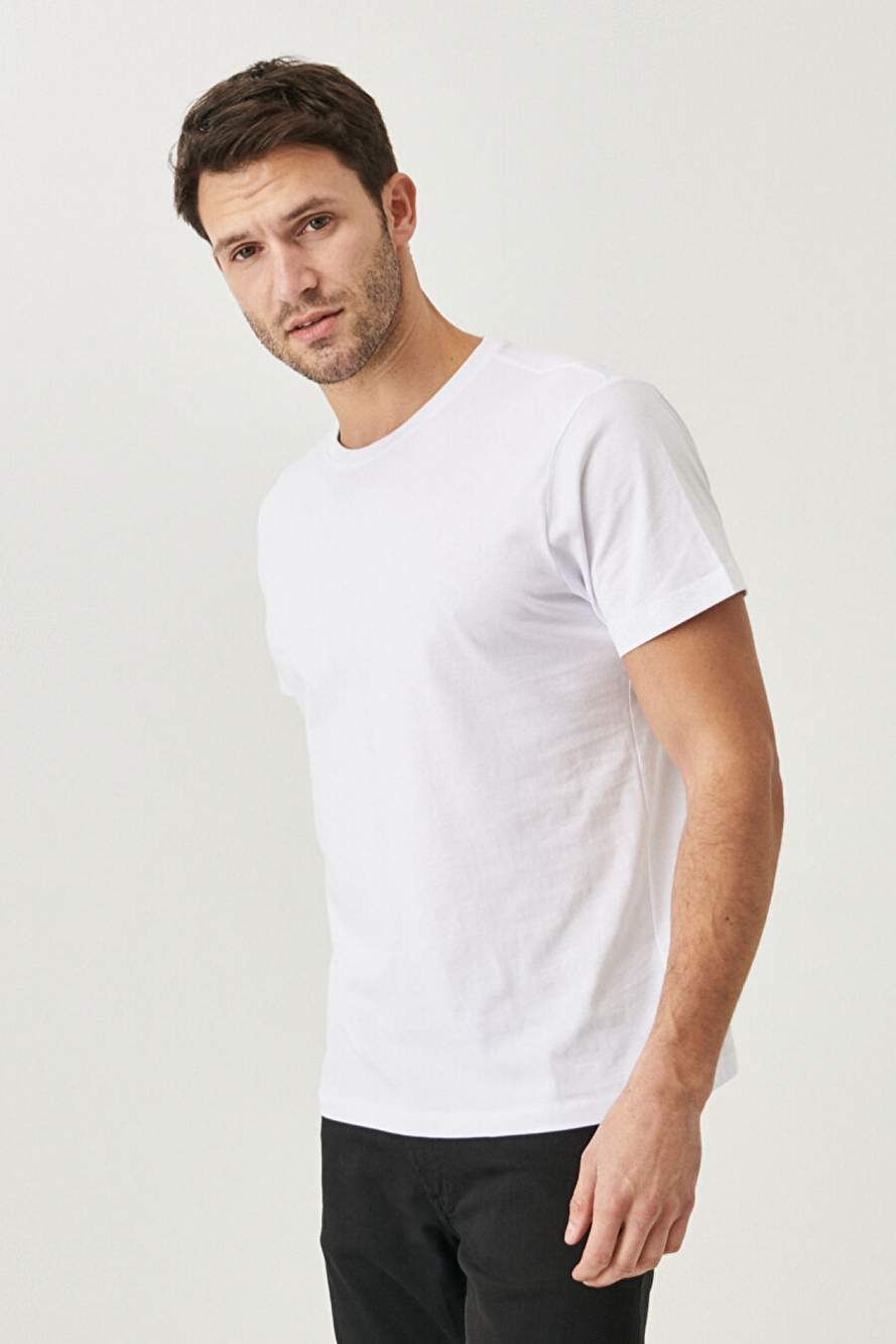 Erkek Beyaz Slim Fit Dar Kesim Bisiklet Yaka Ksa Kollu Tisort — صورة المنتج 4 من 8