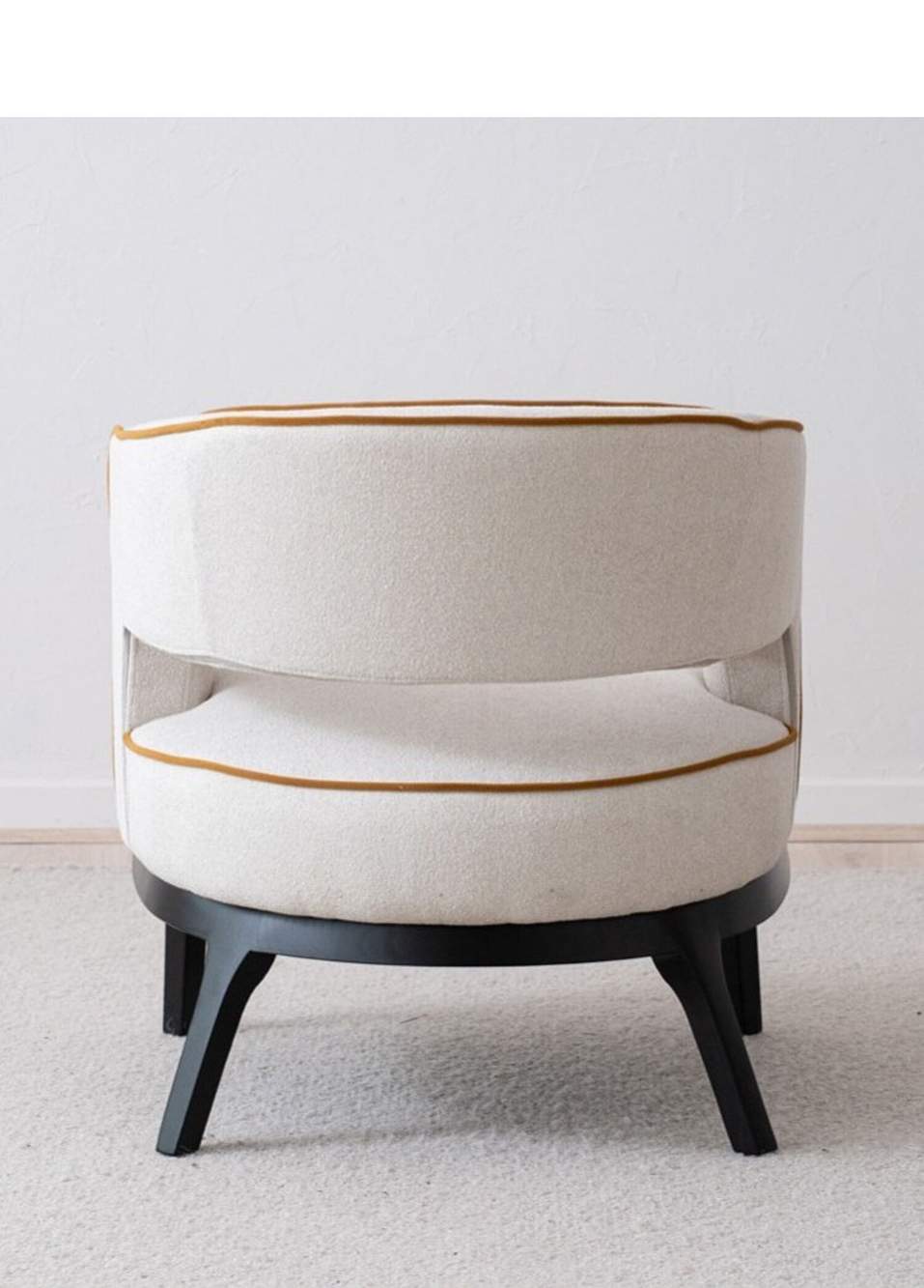 White Armchair — صورة المنتج 3 من 6
