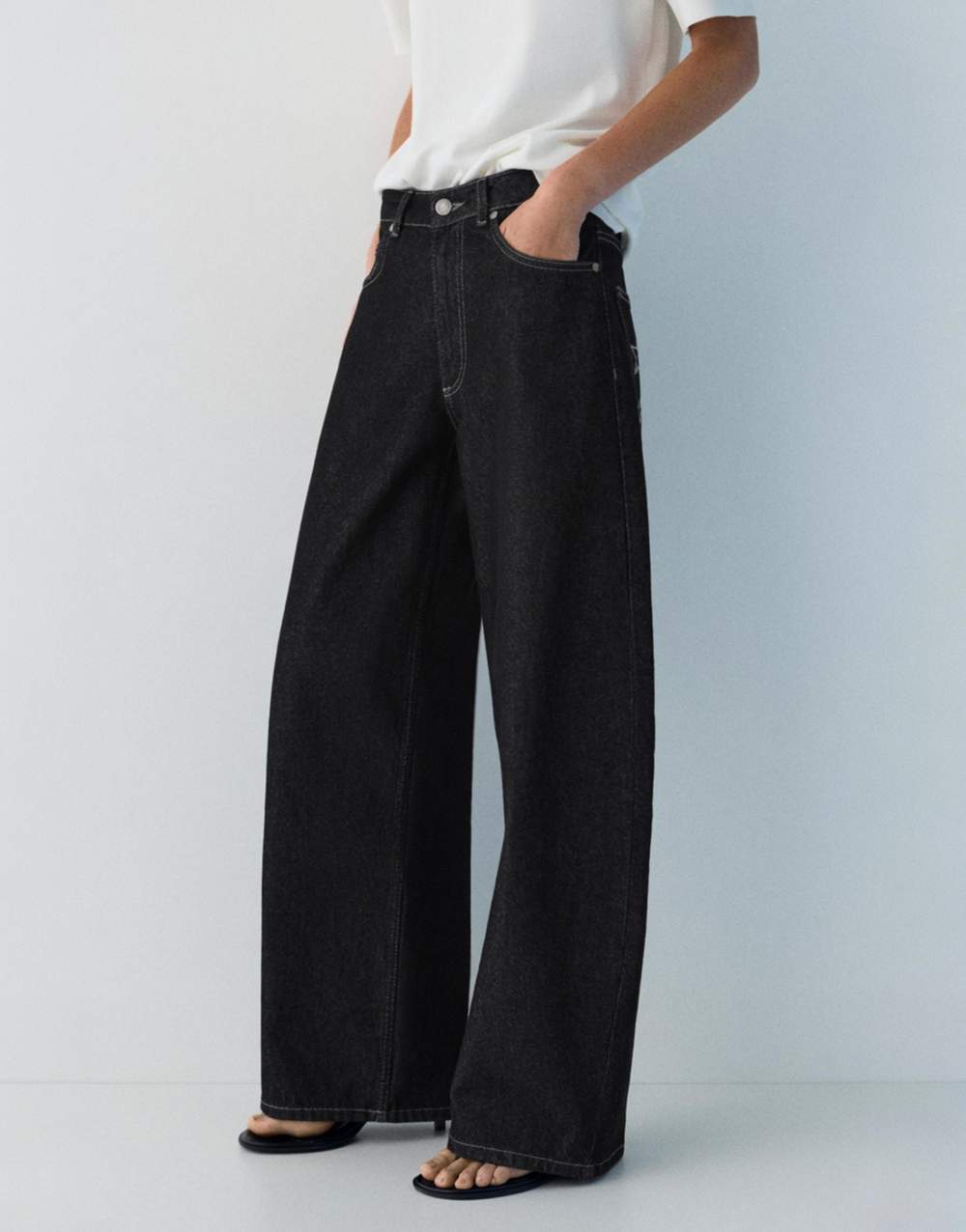 Barrel jeans with stars — Product image 11 of 32