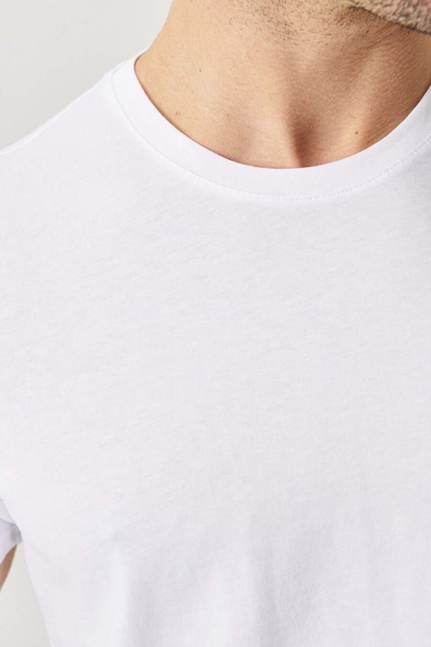 Erkek Beyaz Slim Fit Dar Kesim Bisiklet Yaka Ksa Kollu Tisort — صورة المنتج 7 من 8