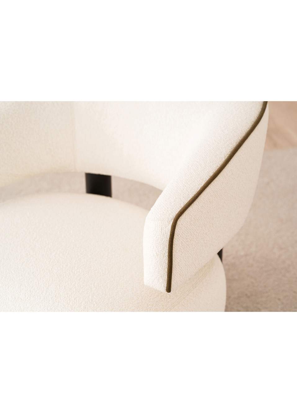 Off-White Armchair — صورة المنتج 3 من 3