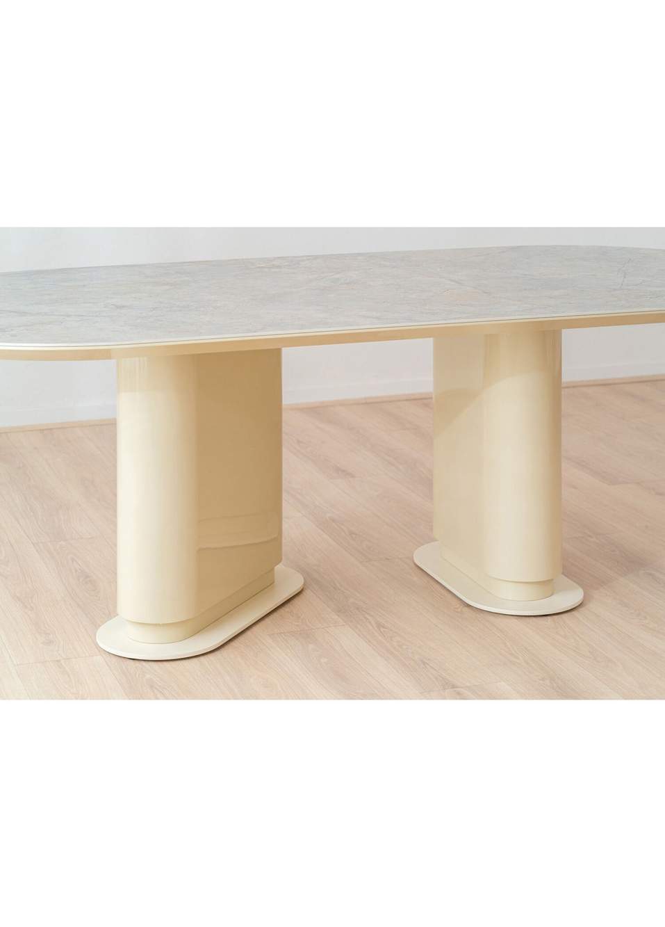 Beige Ceramic Table — صورة المنتج 3 من 5