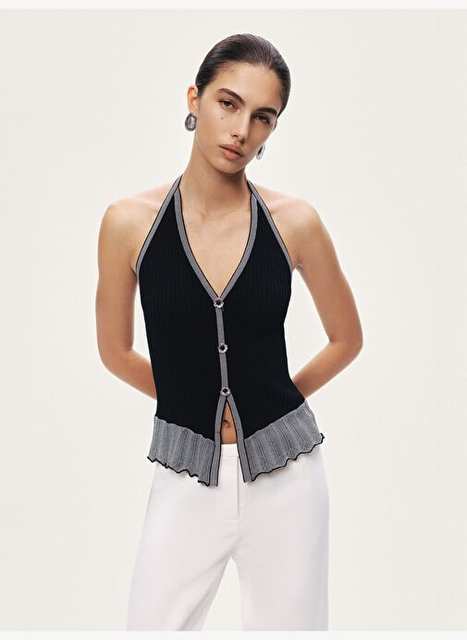 Button Accessory Weightlifting Collar Sweater