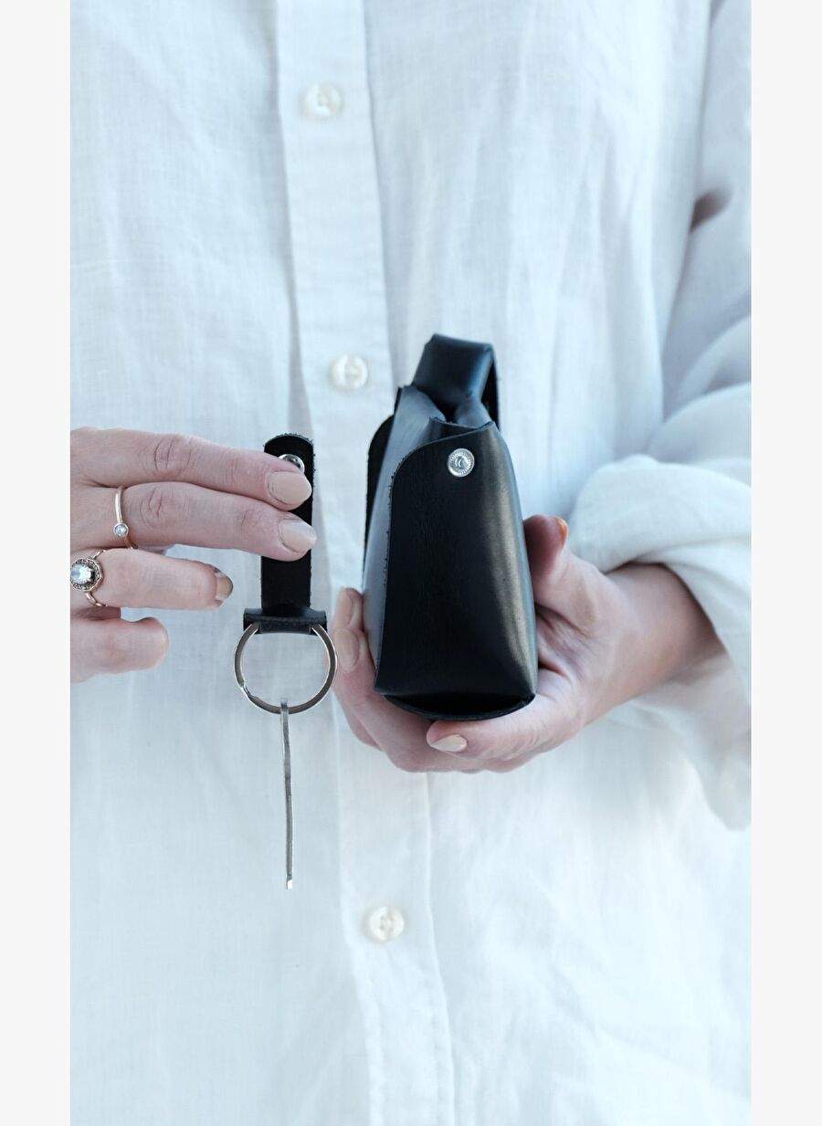 ORI MINI Parlak Siyah Deri Charm Çanta — Product image 5 of 8