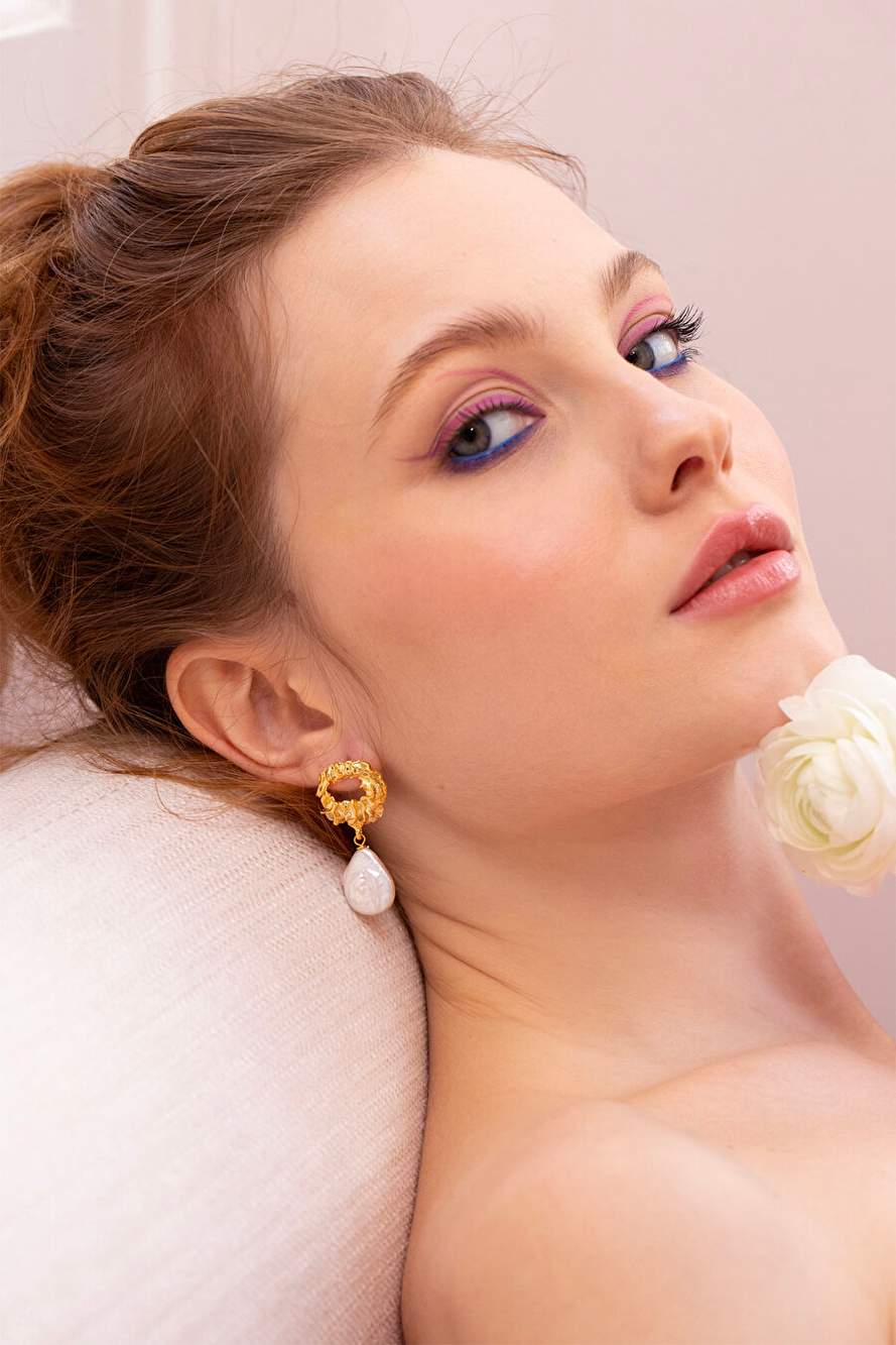 Bella Pearl Earring — Product image 3 of 3