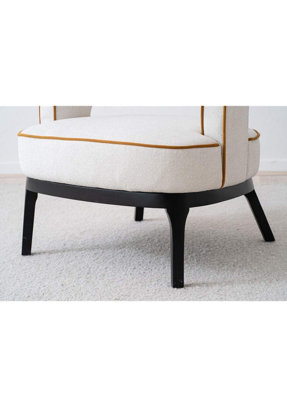 White Armchair — صورة المنتج 6 من 6