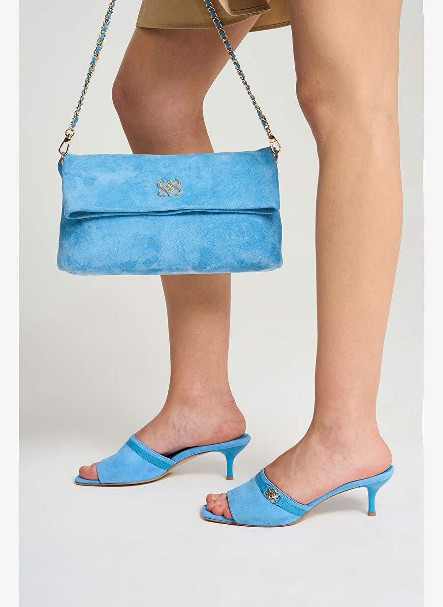 Ira Clutch Baby Blue Suede — صورة المنتج 4 من 8