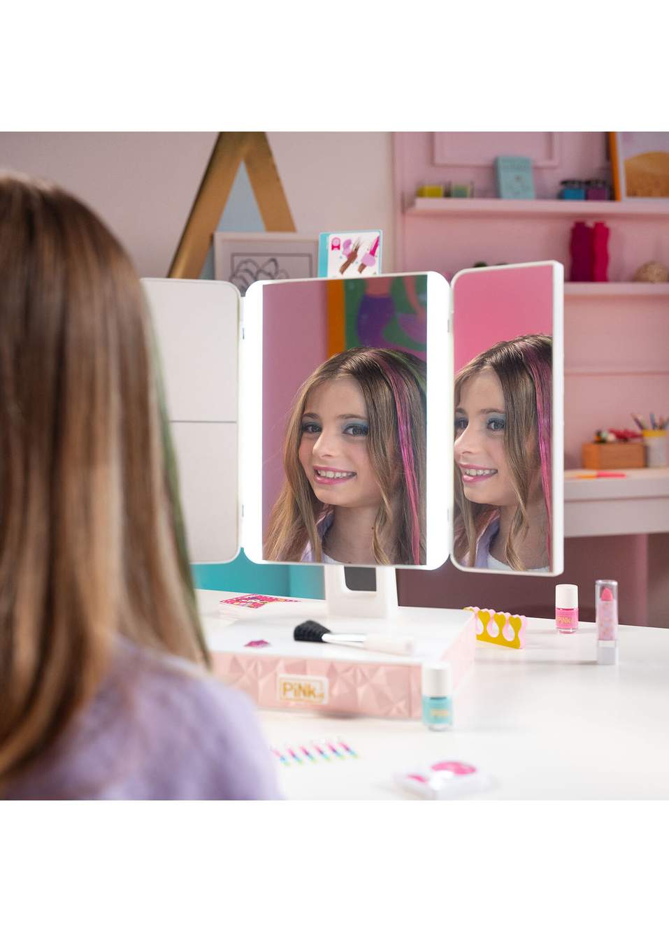Pink It Smart Vanity Işıklı Sesli Kız Çocuk Makyaj Seti — صورة المنتج 5 من 7