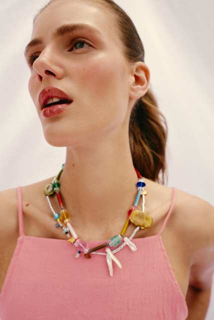 CONTRAST RESIN PIECE NECKLACE