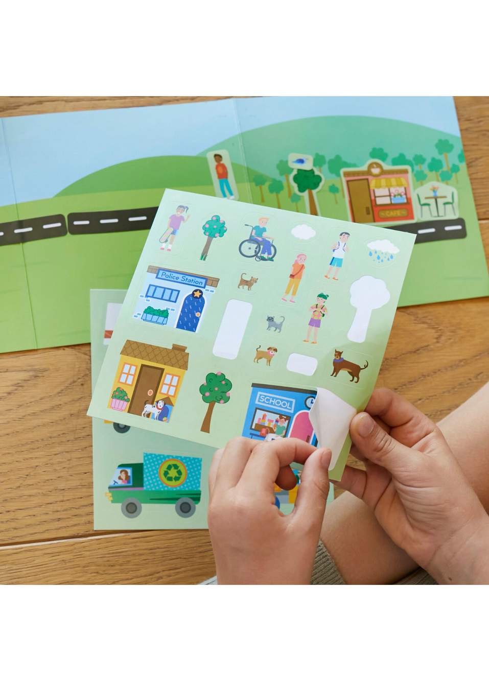 Reusable Sticker Set My City Tak Çıkar Çıkartma Oyunu — صورة المنتج 6 من 7