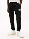 تومي جينز الرجال السود Sweatpant Dm0dm22094bds Tjm سليم Rwb العلم سوي — صورة المنتج 6 من 20