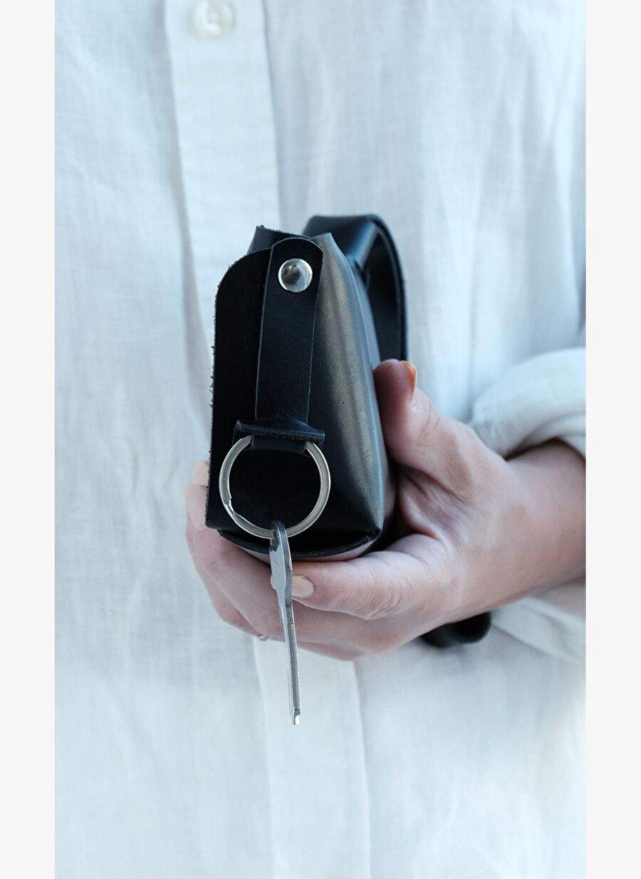 ORI MINI Parlak Siyah Deri Charm Çanta — Product image 6 of 8