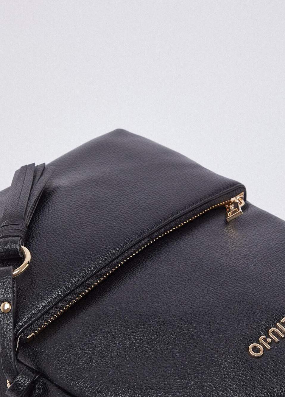Siyah Charm Detaylı Orta Boy Kadın Sırt Çantası — Product image 8 of 8