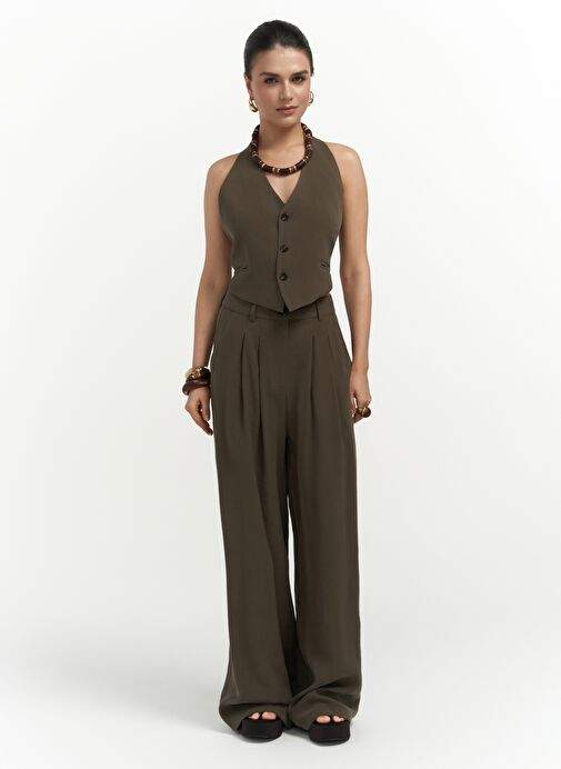 Pailey Low-cut Khaki Vest Pants Set — Product image 18 of 40