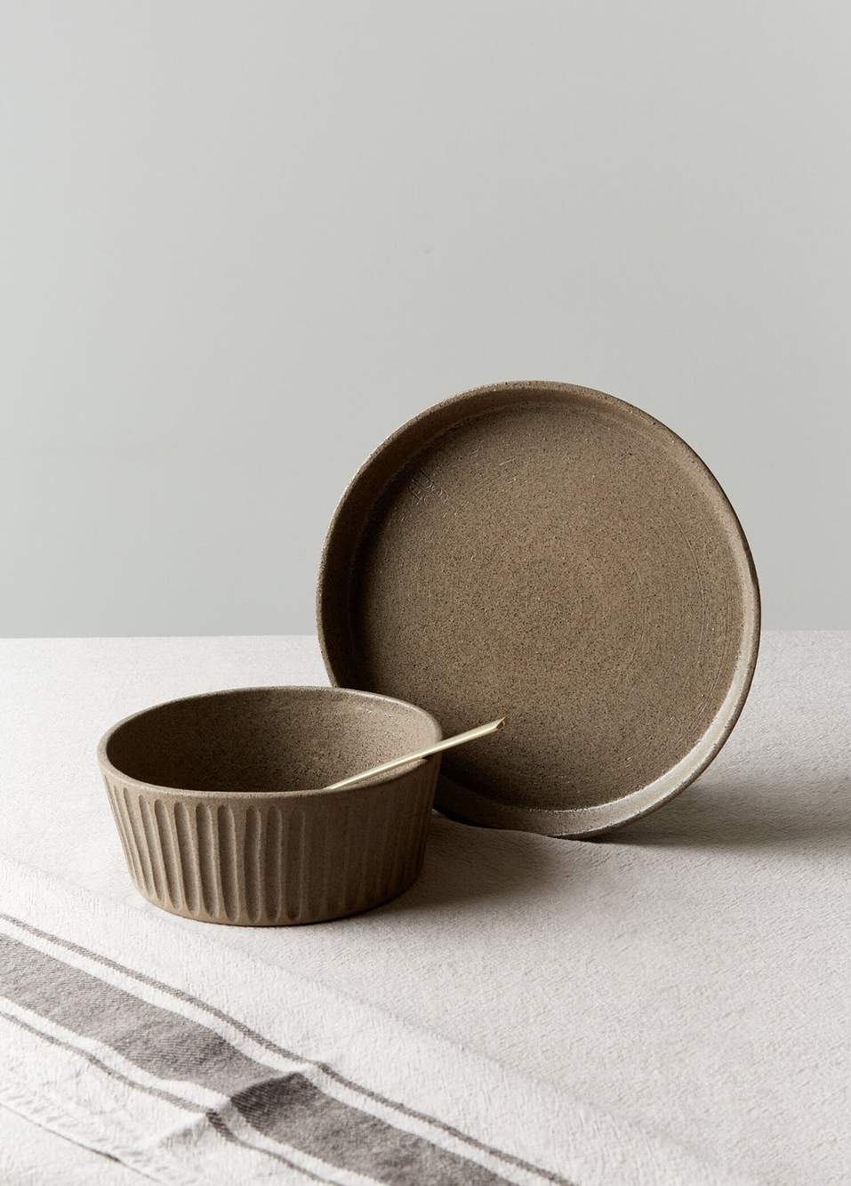 Monument Stoneware Tabak — صورة المنتج 4 من 5