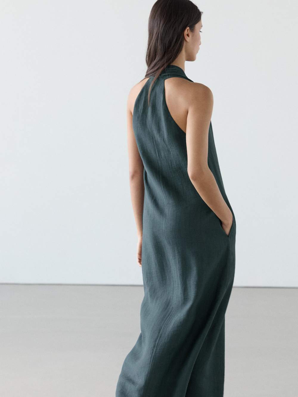 Linen blend midi dress with V-neckline — Product image 4 of 13