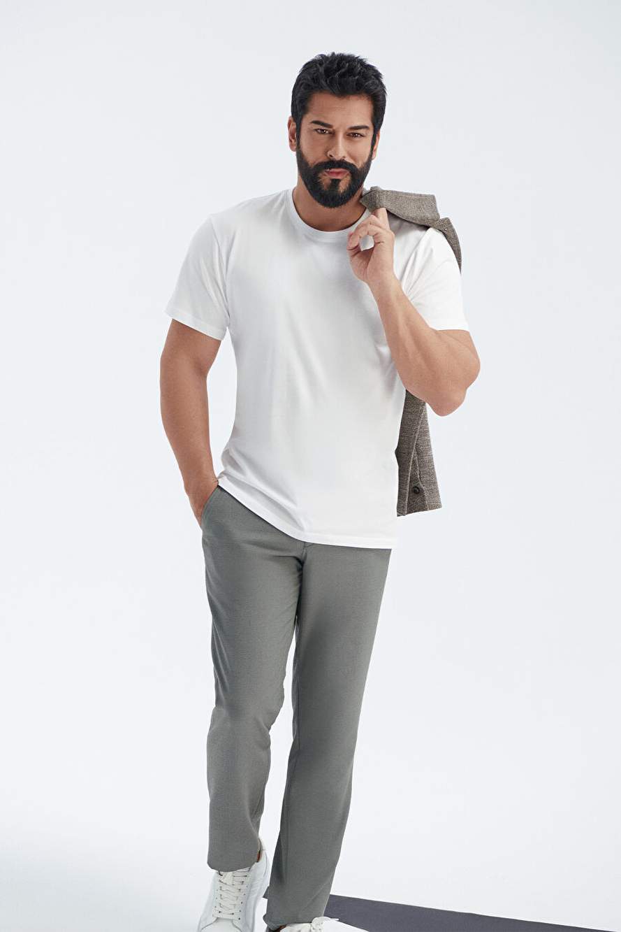 Erkek Beyaz Slim Fit Dar Kesim Bisiklet Yaka Ksa Kollu Tisort — صورة المنتج 5 من 8