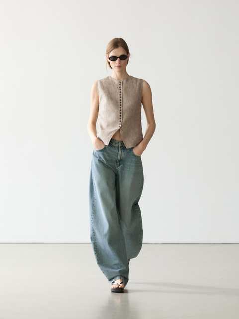 Linen melange waistcoat with buttons