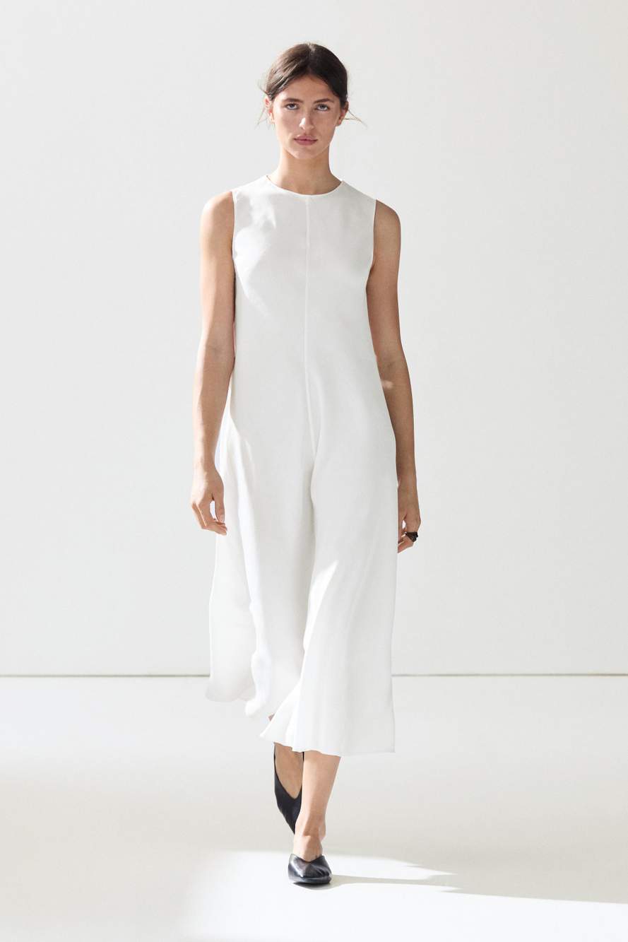 Flowing linen midi dress — Product image 6 of 14