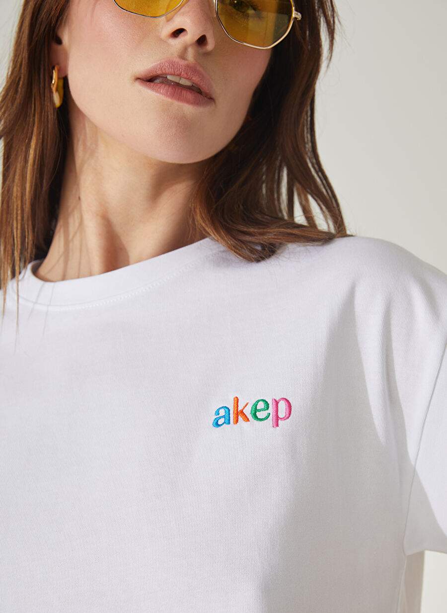 Akep الدراجة طوق مستقيم الأبيض المرأة تي شيرت TSKD01229 — صورة المنتج 5 من 5