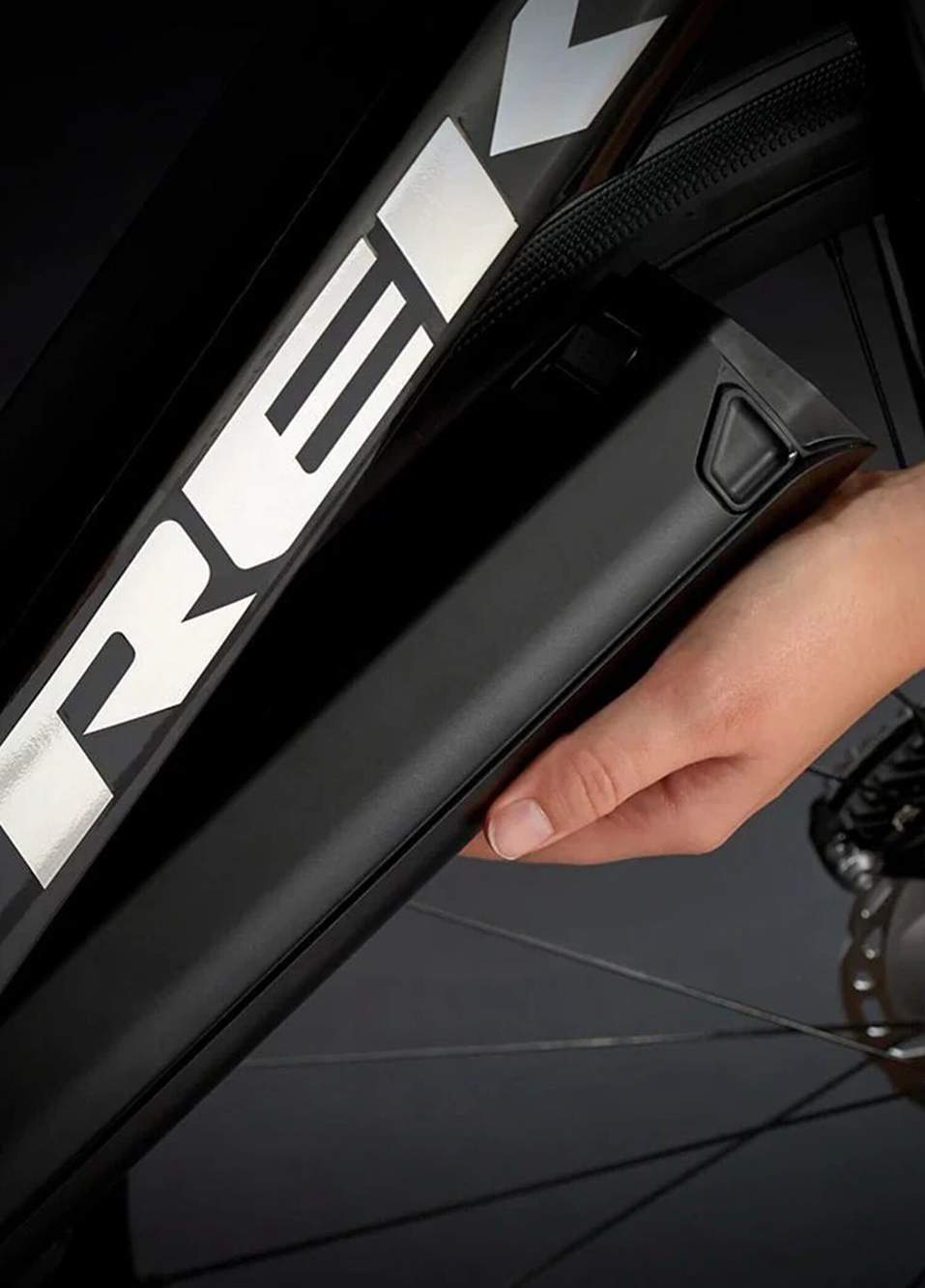 Domane + Al 5 Siyah Elektrikli Yol Bisikleti — Product image 5 of 7