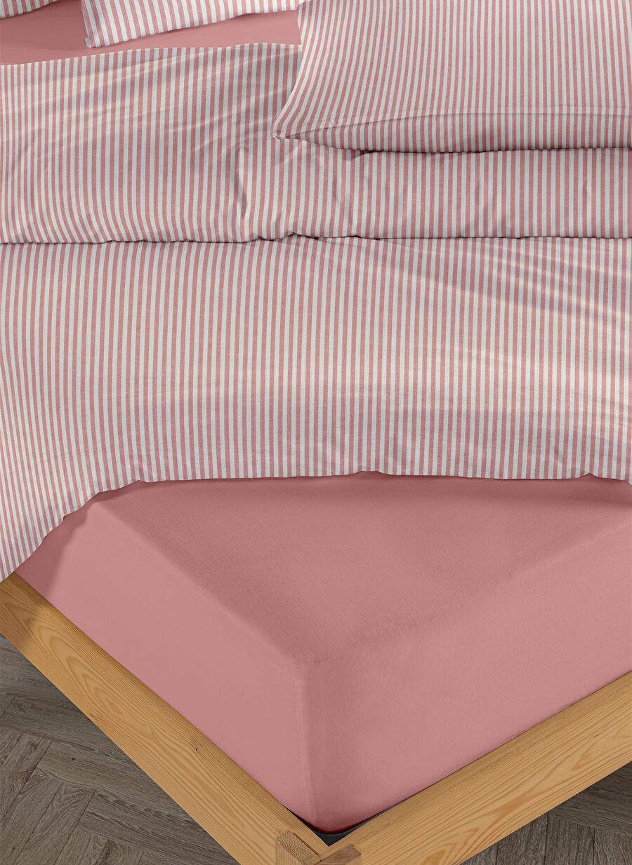 Monolisse Kırmızı Nevresim Takımı — Product image 3 of 4